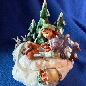 Hummel Playful Pets & Friendship in Bloom Scape